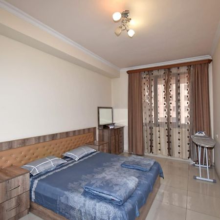 Armenak Apartment In Aram Str Ереван Екстериор снимка